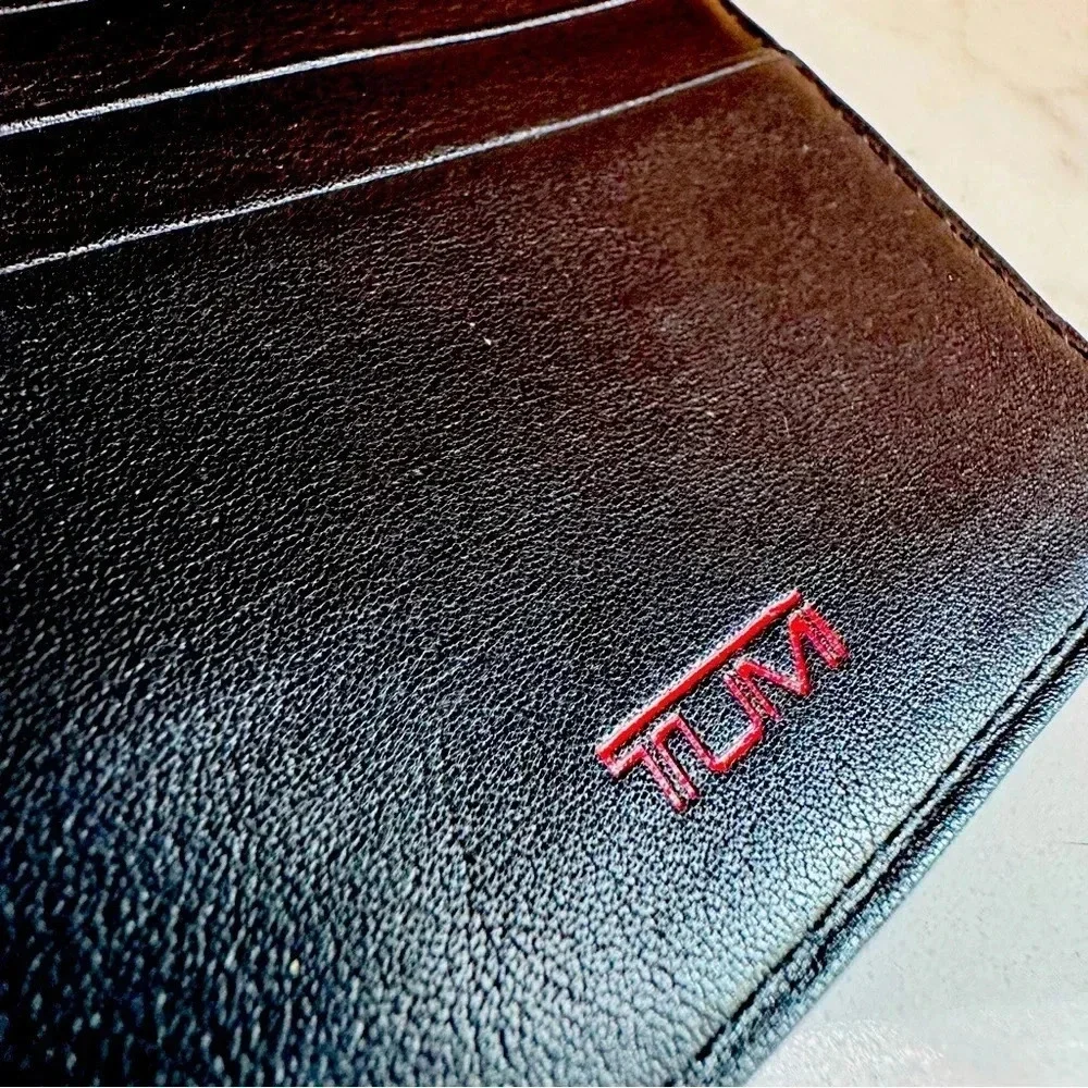 NWOT Tumi Leather Slim Card Case
